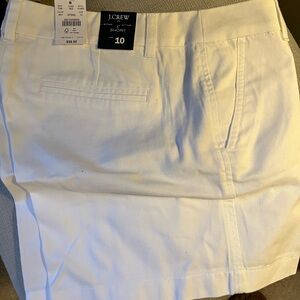 J.CREW brand new White Bermuda Shorts with Flat Front Design. 5”short .